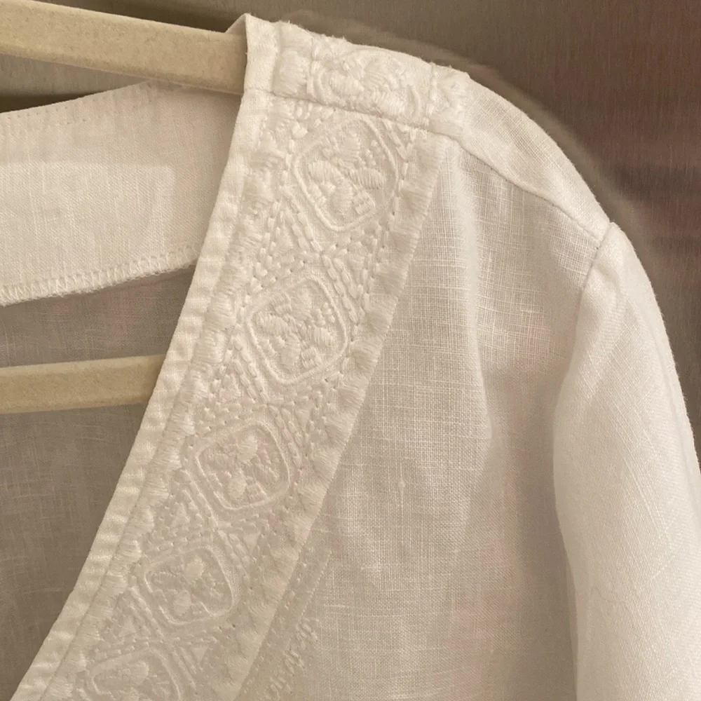 Tommy Bahama embroiled linen tunic beach cover-up - Picture 2 of 8